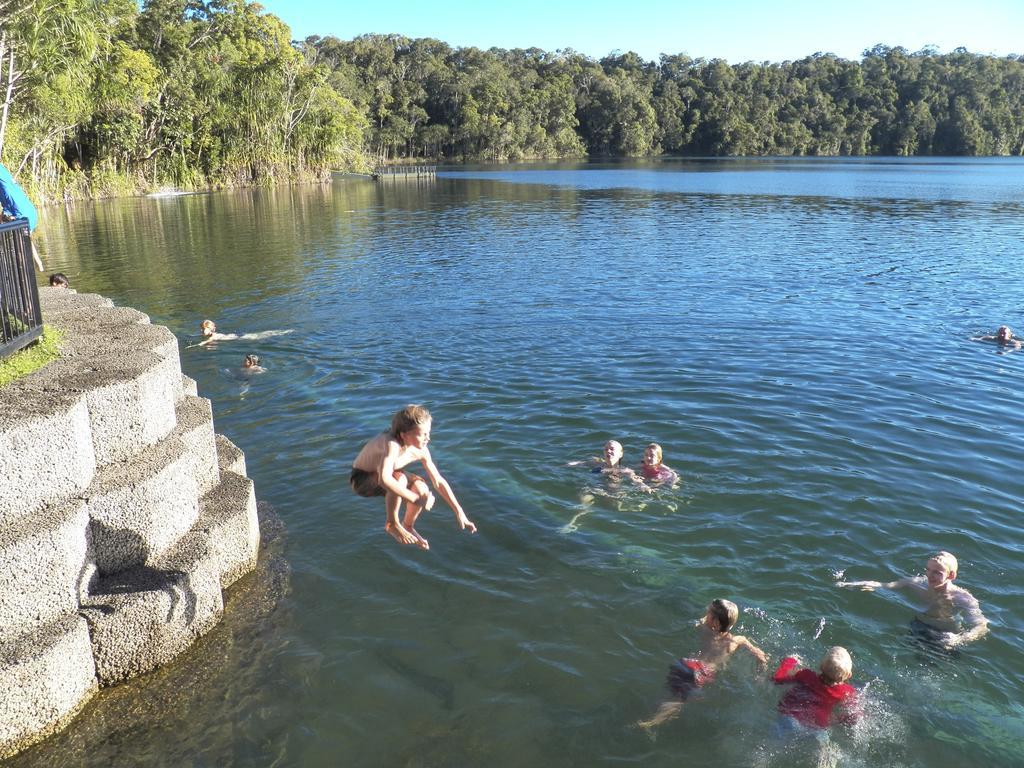 Lake Eacham Tourist Park & Cabins Exteriör bild