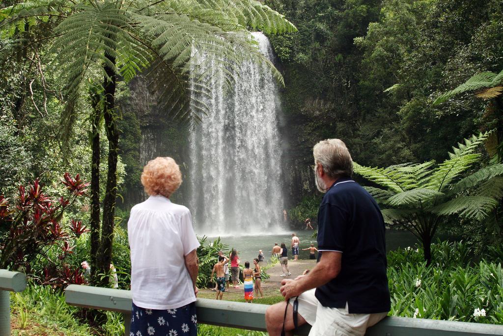 Lake Eacham Tourist Park & Cabins Exteriör bild