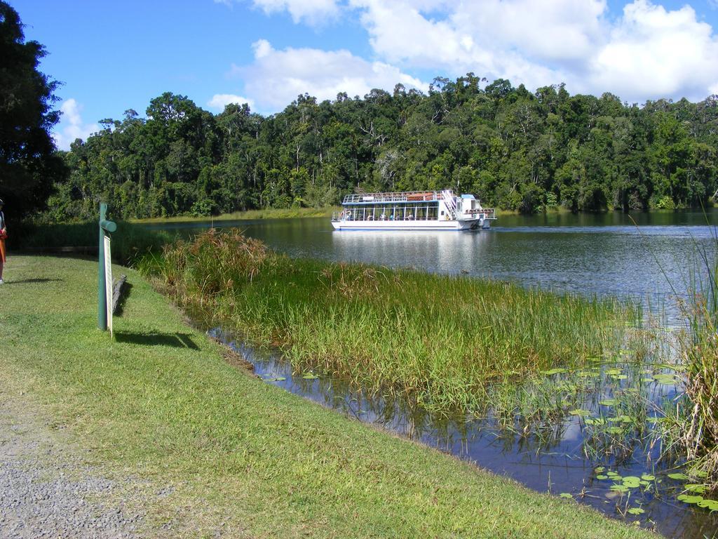 Lake Eacham Tourist Park & Cabins Exteriör bild
