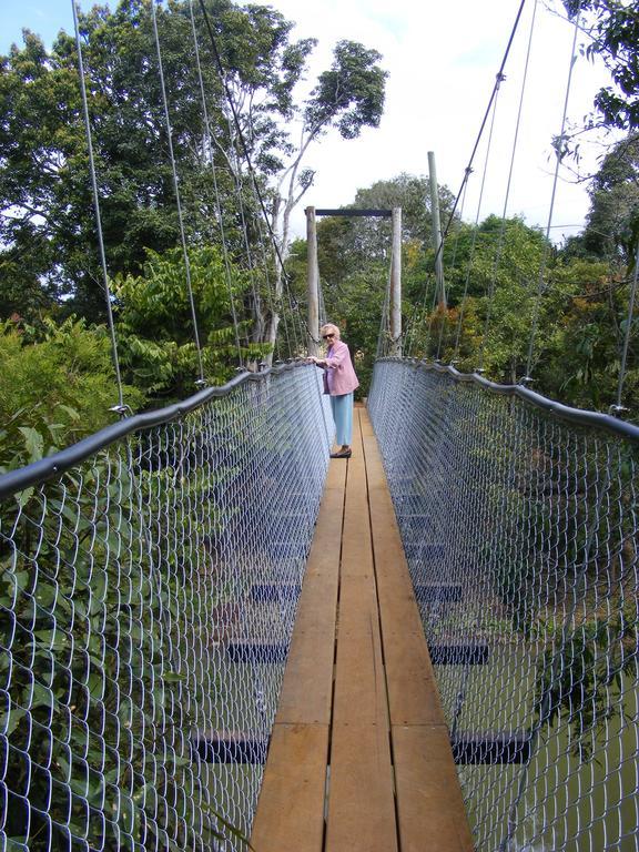 Lake Eacham Tourist Park & Cabins Exteriör bild