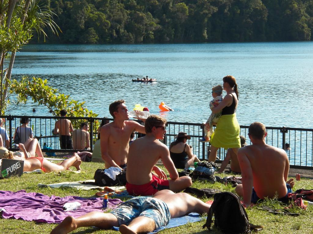 Lake Eacham Tourist Park & Cabins Exteriör bild