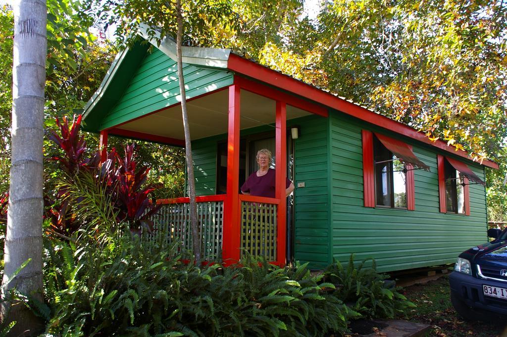 Lake Eacham Tourist Park & Cabins Rum bild