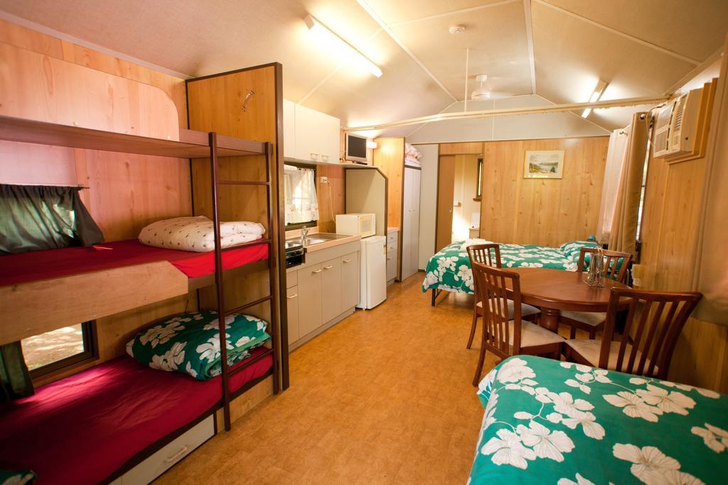 Lake Eacham Tourist Park & Cabins Rum bild