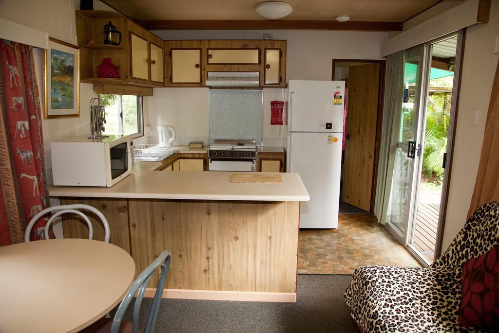 Lake Eacham Tourist Park & Cabins Rum bild