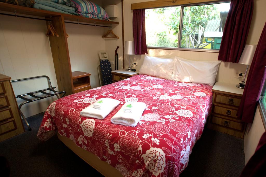 Lake Eacham Tourist Park & Cabins Rum bild