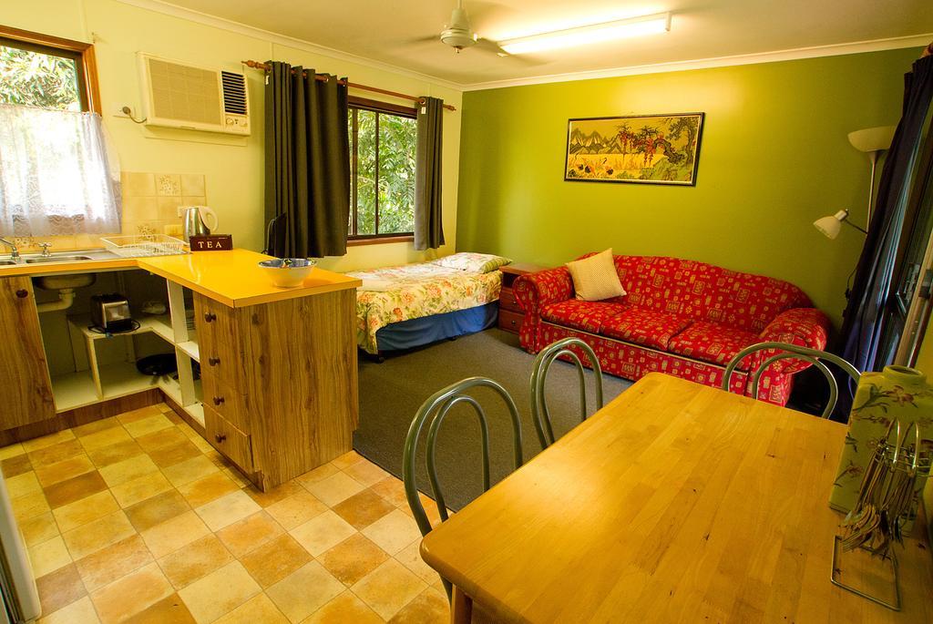 Lake Eacham Tourist Park & Cabins Rum bild