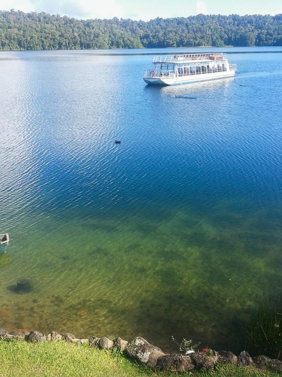 Lake Eacham Tourist Park & Cabins Exteriör bild