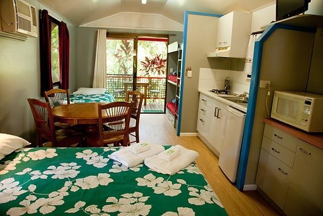 Lake Eacham Tourist Park & Cabins Exteriör bild