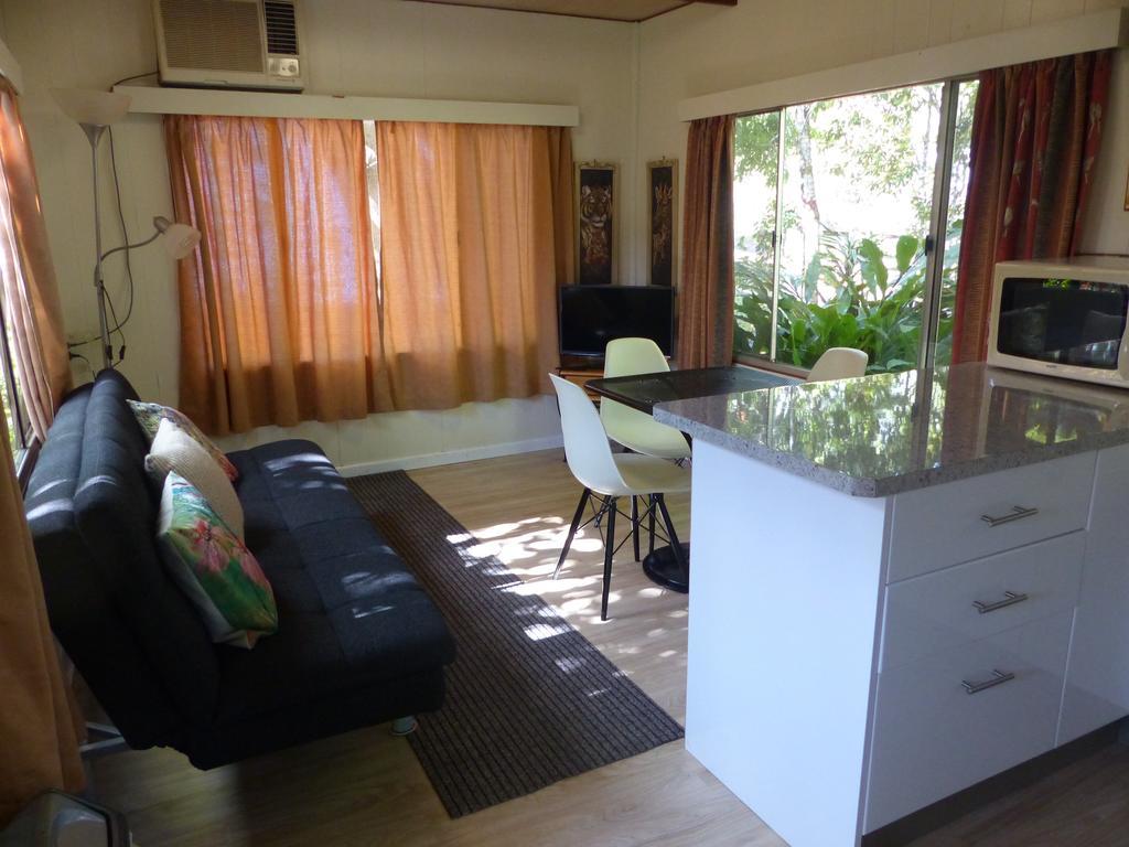 Lake Eacham Tourist Park & Cabins Exteriör bild