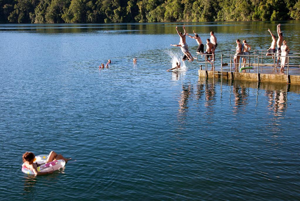 Lake Eacham Tourist Park & Cabins Exteriör bild
