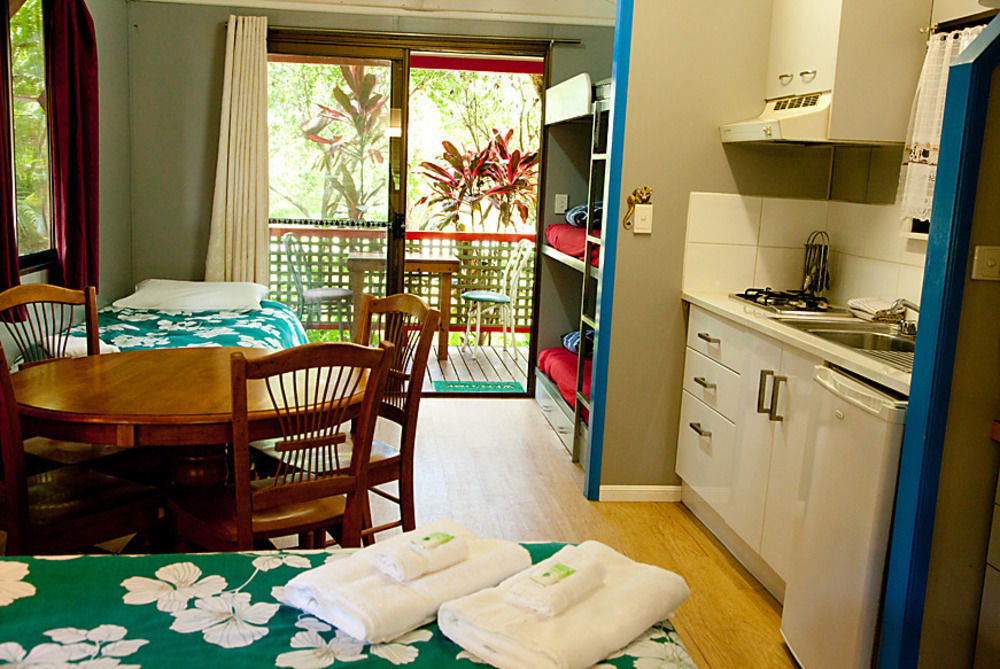 Lake Eacham Tourist Park & Cabins Exteriör bild
