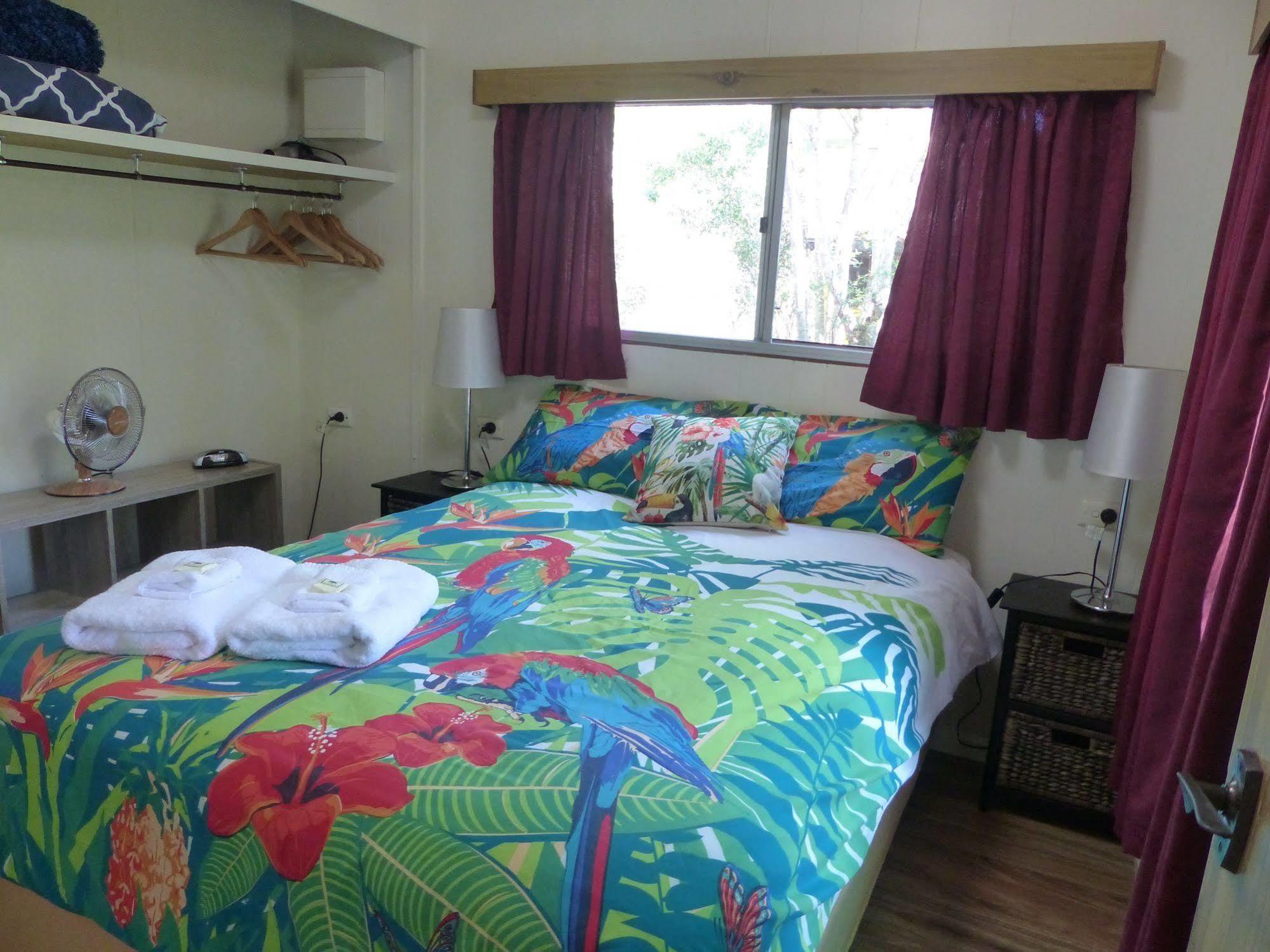Lake Eacham Tourist Park & Cabins Exteriör bild