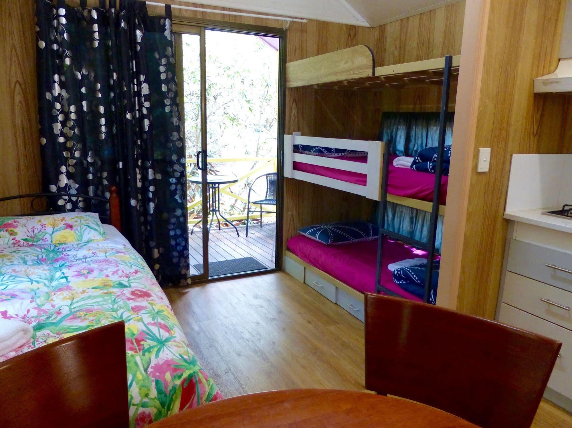 Lake Eacham Tourist Park & Cabins Exteriör bild